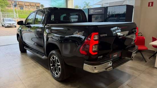 TOYOTA-HILUX-2023