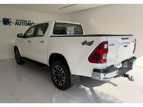 TOYOTA-HILUX-2.8 D-4D TURBO DIESEL CD SRX 4X4 AUTOMÁTICO TOYOTA-HILUX-2022