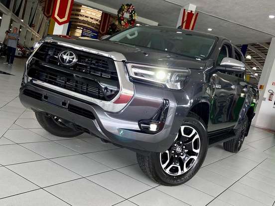 TOYOTA-HILUX-2025
