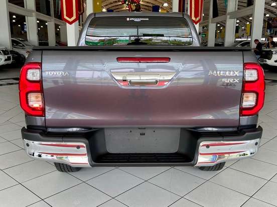 TOYOTA-HILUX-2.8 D-4D TURBO DIESEL CD SRX 4X4 AUTOMÁTICO TOYOTA-HILUX-2025