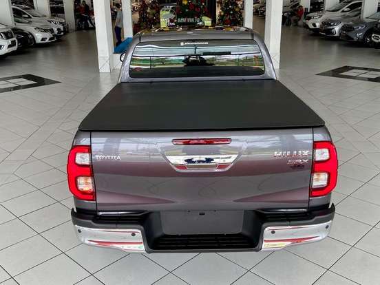 TOYOTA-HILUX-2.8 D-4D TURBO DIESEL CD SRX 4X4 AUTOMÁTICO TOYOTA-HILUX-2025