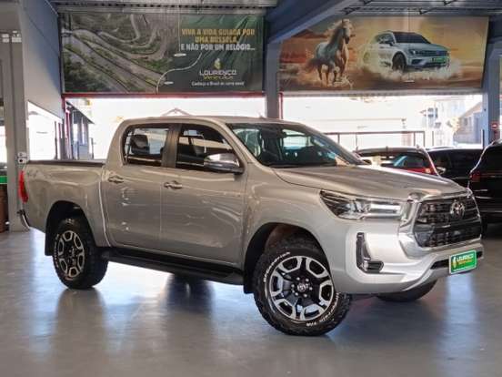TOYOTA-HILUX-2.8 D-4D TURBO DIESEL CD SRX 4X4 AUTOMÁTICO TOYOTA-HILUX-2023