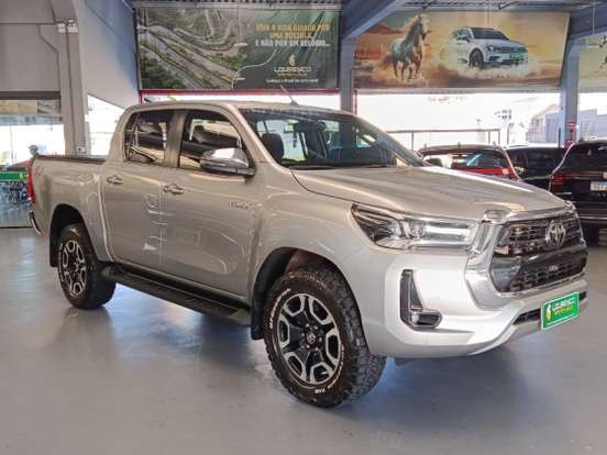 TOYOTA-HILUX-2023