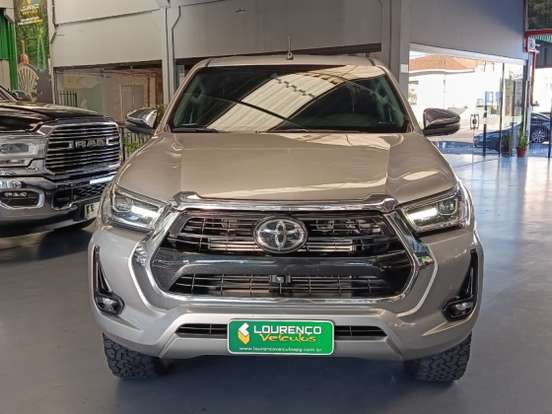 TOYOTA-HILUX-2.8 D-4D TURBO DIESEL CD SRX 4X4 AUTOMÁTICO TOYOTA-HILUX-2023
