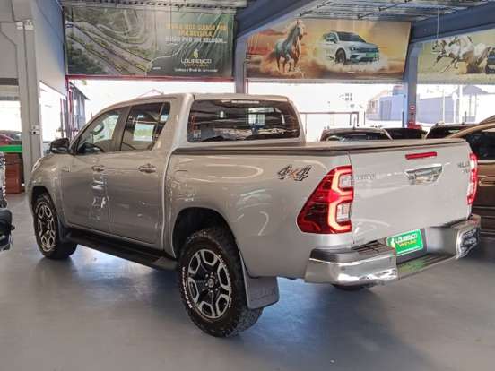 TOYOTA-HILUX-2023