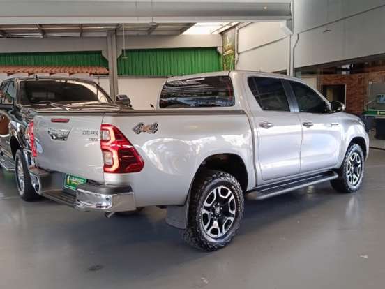 TOYOTA-HILUX-2023