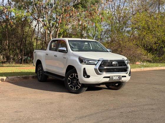 TOYOTA HILUX 2.8 D-4D TURBO DIESEL CD SRX 4X4 AUTOMÁTICO
