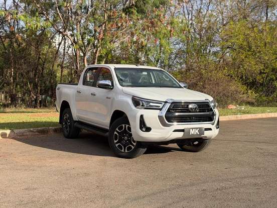 TOYOTA-HILUX-2023
