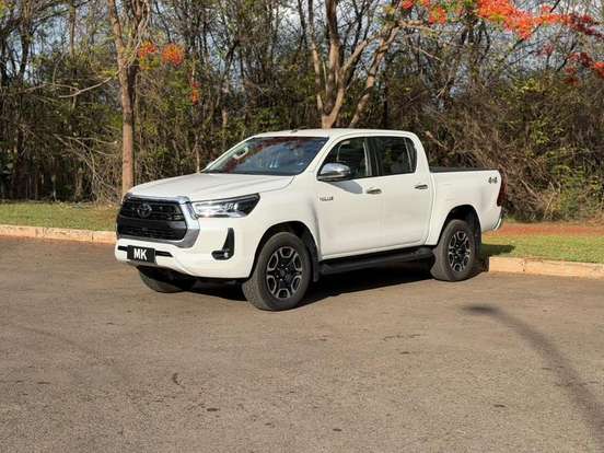 TOYOTA-HILUX-2023