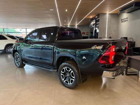 TOYOTA-HILUX-2021