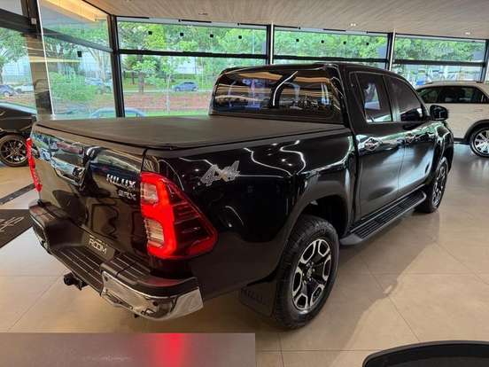TOYOTA-HILUX-2021
