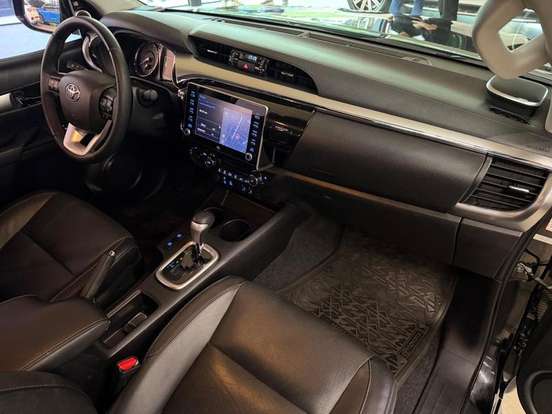 TOYOTA-HILUX-2021