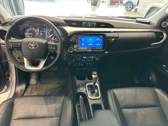 TOYOTA-HILUX-2.8 D-4D TURBO DIESEL CD SRX 4X4 AUTOMÁTICO TOYOTA-HILUX-2025