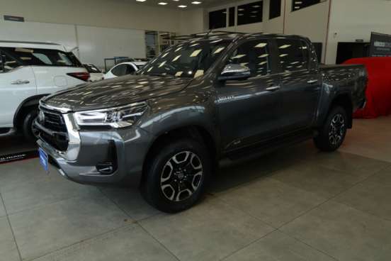 TOYOTA-HILUX-2025