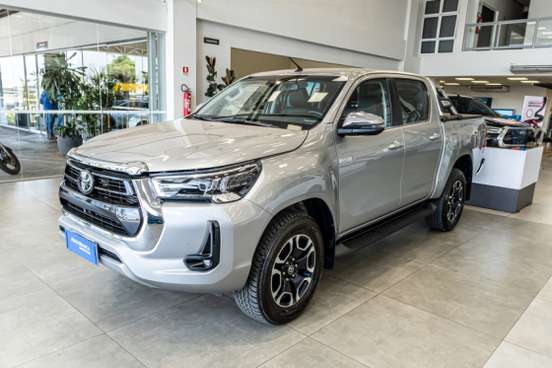 TOYOTA-HILUX-2023