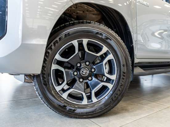 TOYOTA-HILUX-2.8 D-4D TURBO DIESEL CD SRX 4X4 AUTOMÁTICO TOYOTA-HILUX-2023