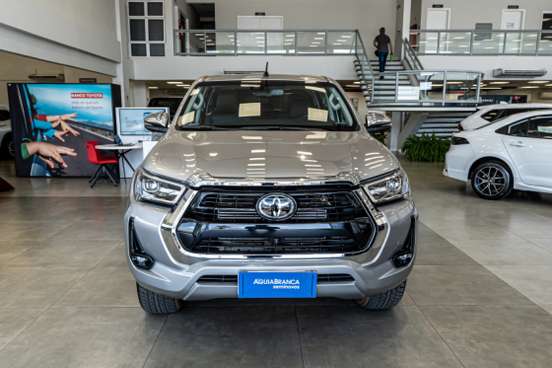 TOYOTA-HILUX-2023
