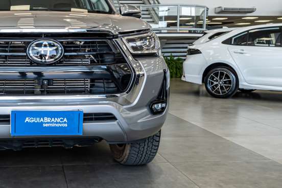 TOYOTA-HILUX-2023
