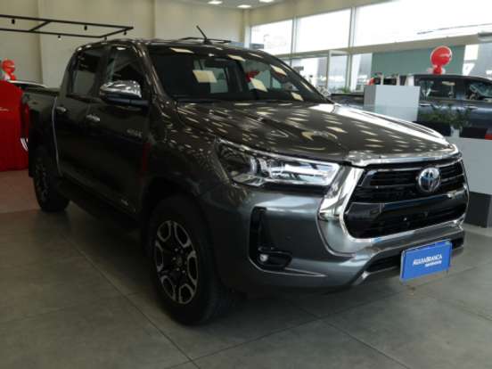 TOYOTA-HILUX-2.8 D-4D TURBO DIESEL CD SRX 4X4 AUTOMÁTICO TOYOTA-HILUX-2025