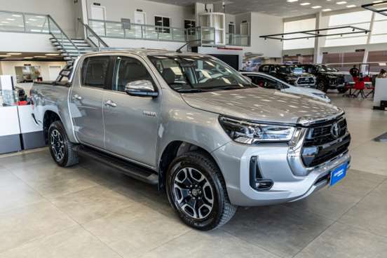 TOYOTA-HILUX-2023