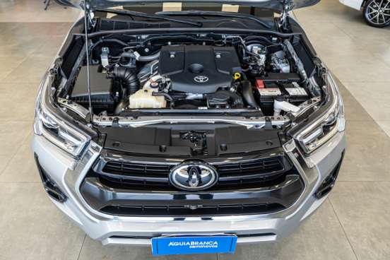 TOYOTA-HILUX-2.8 D-4D TURBO DIESEL CD SRX 4X4 AUTOMÁTICO TOYOTA-HILUX-2023