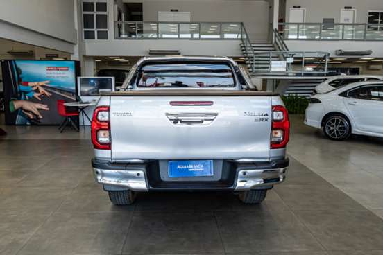 TOYOTA-HILUX-2023