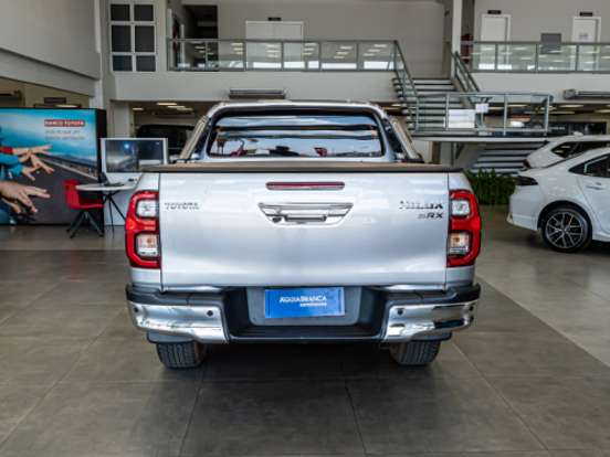 TOYOTA-HILUX-2.8 D-4D TURBO DIESEL CD SRX 4X4 AUTOMÁTICO TOYOTA-HILUX-2023