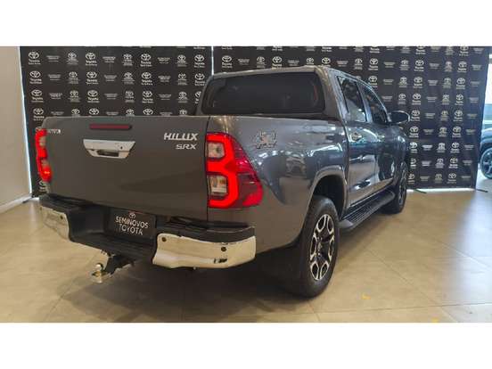 TOYOTA-HILUX-2021