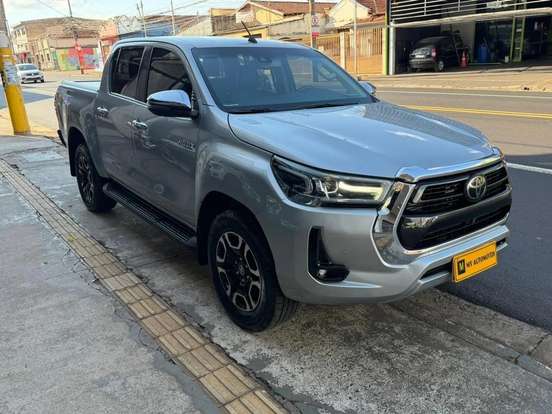 TOYOTA-HILUX-2.8 D-4D TURBO DIESEL CD SRX LIMITED 4X4 AUTOMÁTICO TOYOTA-HILUX-2023