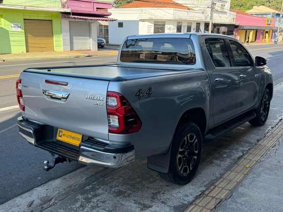 TOYOTA-HILUX-2.8 D-4D TURBO DIESEL CD SRX LIMITED 4X4 AUTOMÁTICO TOYOTA-HILUX-2023