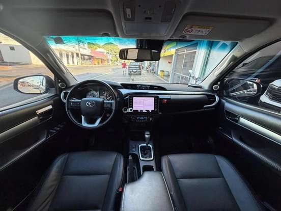 TOYOTA-HILUX-2023