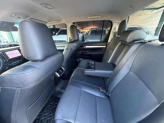 TOYOTA-HILUX-2.8 D-4D TURBO DIESEL CD SRX LIMITED 4X4 AUTOMÁTICO TOYOTA-HILUX-2023