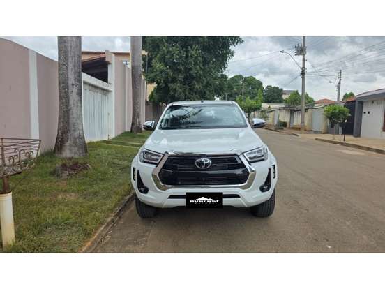 TOYOTA-HILUX-2.8 D-4D TURBO DIESEL CD SRX PLUS 4X4 AUTOMÁTICO TOYOTA-HILUX-2025