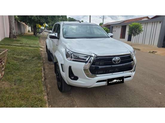 TOYOTA-HILUX-2025