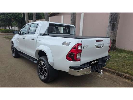 TOYOTA-HILUX-2.8 D-4D TURBO DIESEL CD SRX PLUS 4X4 AUTOMÁTICO TOYOTA-HILUX-2025