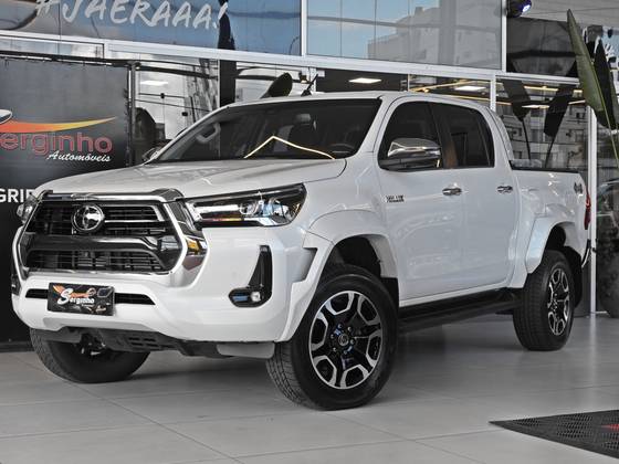 TOYOTA HILUX 2.8 D-4D TURBO DIESEL CD SRX PLUS 4X4 AUTOMÁTICO