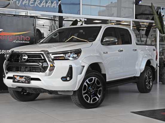 TOYOTA-HILUX-2.8 D-4D TURBO DIESEL CD SRX PLUS 4X4 AUTOMÁTICO TOYOTA-HILUX-2024