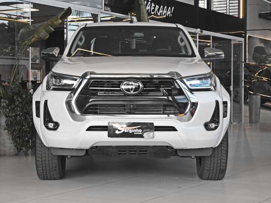 TOYOTA-HILUX-2.8 D-4D TURBO DIESEL CD SRX PLUS 4X4 AUTOMÁTICO TOYOTA-HILUX-2024