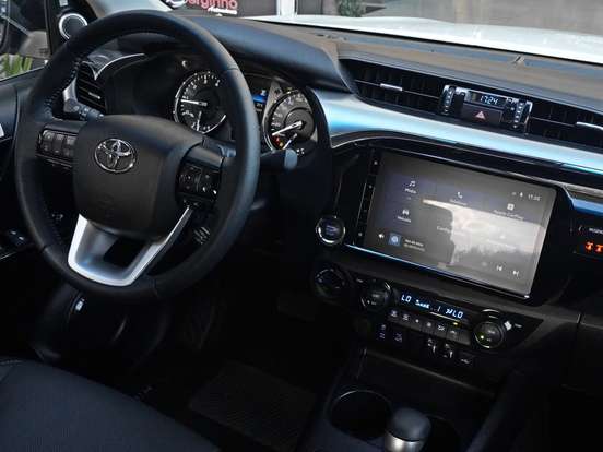 TOYOTA-HILUX-2.8 D-4D TURBO DIESEL CD SRX PLUS 4X4 AUTOMÁTICO TOYOTA-HILUX-2024
