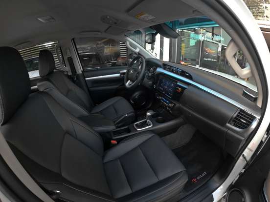 TOYOTA-HILUX-2.8 D-4D TURBO DIESEL CD SRX PLUS 4X4 AUTOMÁTICO TOYOTA-HILUX-2024