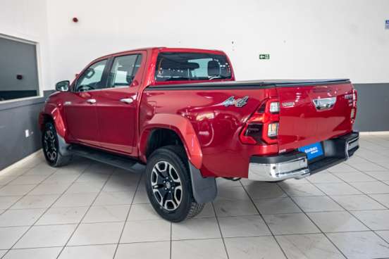 TOYOTA-HILUX-2.8 D-4D TURBO DIESEL CD SRX PLUS 4X4 AUTOMÁTICO TOYOTA-HILUX-2024