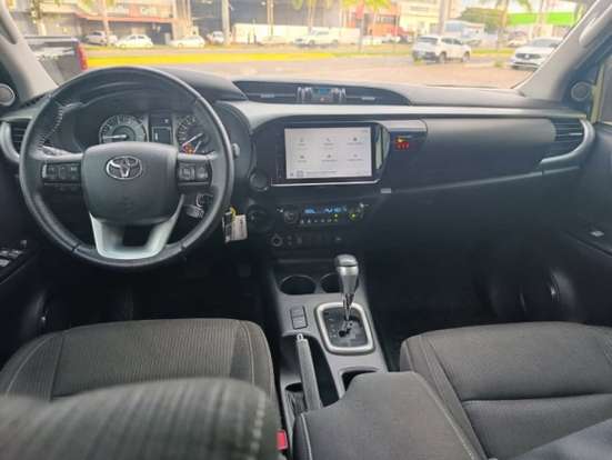 TOYOTA-HILUX-2025