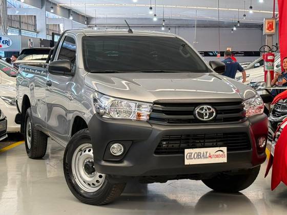 TOYOTA HILUX 2.8 D-4D TURBO DIESEL CS 4X4 MANUAL