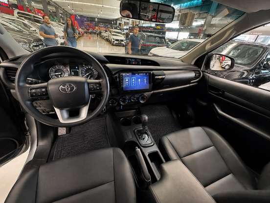 TOYOTA-HILUX-2024