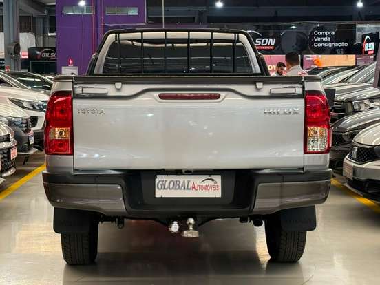 TOYOTA-HILUX-2.8 D-4D TURBO DIESEL CS 4X4 MANUAL TOYOTA-HILUX-2024