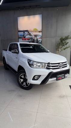 TOYOTA HILUX 2.8 SR 4X4 CD 16V DIESEL 4P AUTOMÁTICO