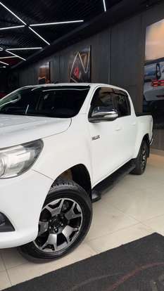 TOYOTA-HILUX-2016