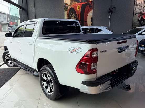TOYOTA-HILUX-2.8 SR 4X4 CD 16V DIESEL 4P AUTOMÁTICO TOYOTA-HILUX-2016