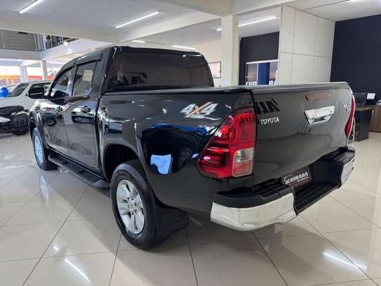 TOYOTA-HILUX-2016