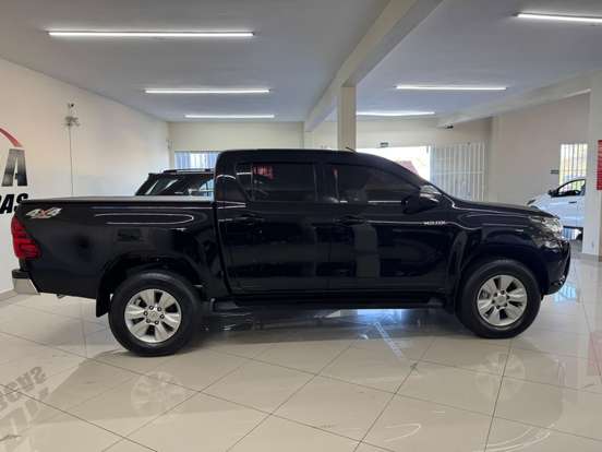 TOYOTA-HILUX-2016